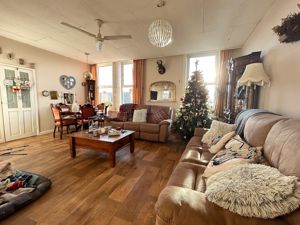 Flat One Lounge- click for photo gallery